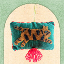Load image into Gallery viewer, Jungalow® Tigress Hanger
